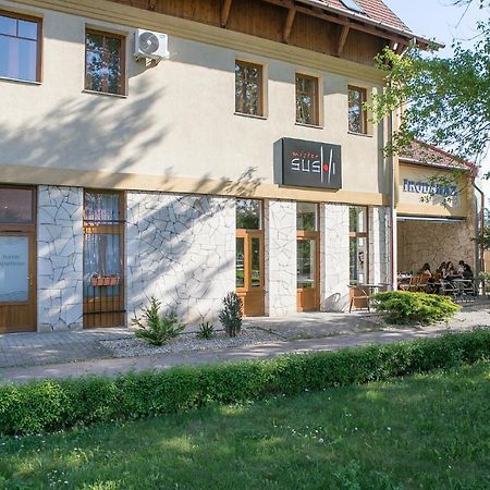 Forras Apartman Eger Exteriör bild